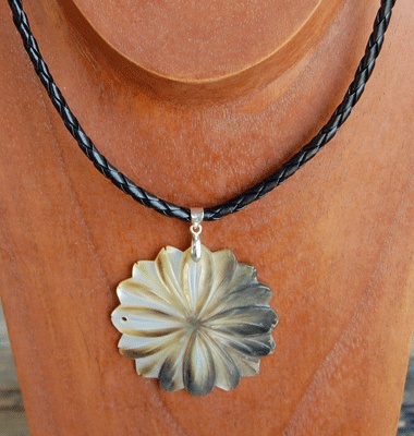 carving shell necklace