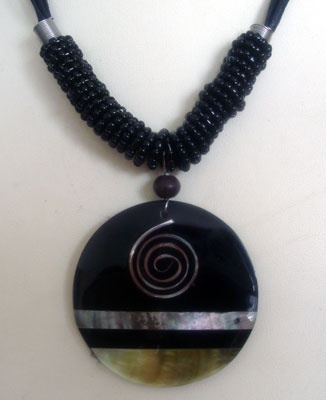 black mop shell necklace with bead