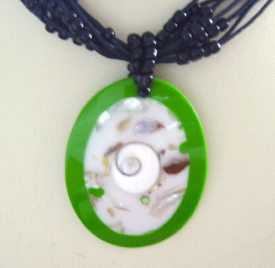 white mop shell necklace with bead